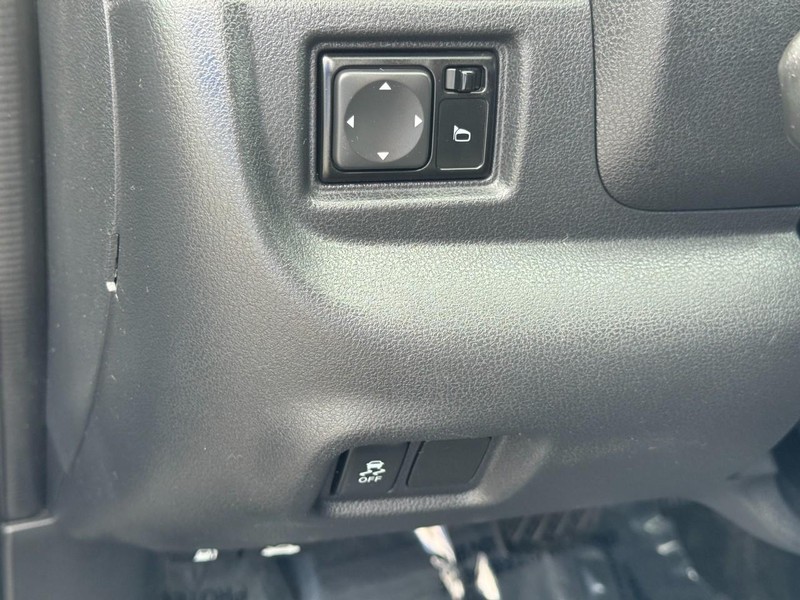 Nissan Versa Sedan Vehicle Image 15