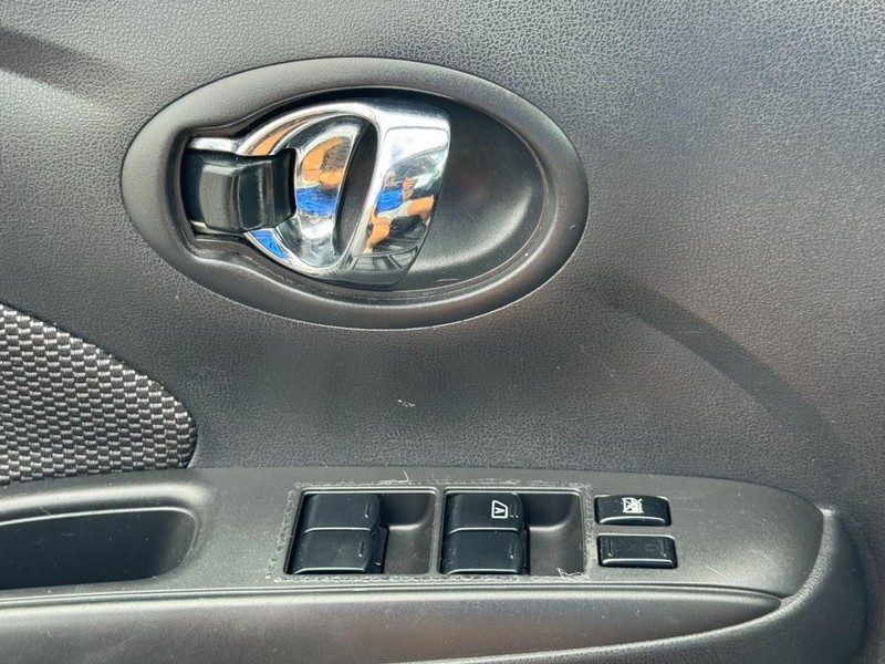 Nissan Versa Sedan Vehicle Image 20