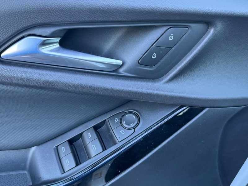 Chevrolet Equinox Vehicle Image 11