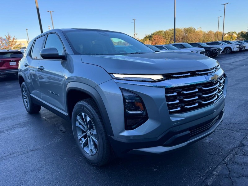 Chevrolet Equinox Vehicle Image 02
