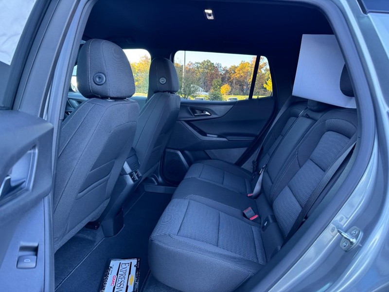 Chevrolet Equinox Vehicle Image 08