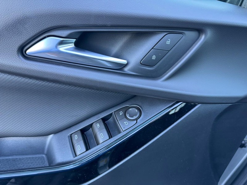 Chevrolet Equinox Vehicle Image 11