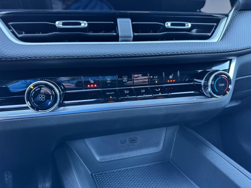 Chevrolet Equinox Vehicle Image 14