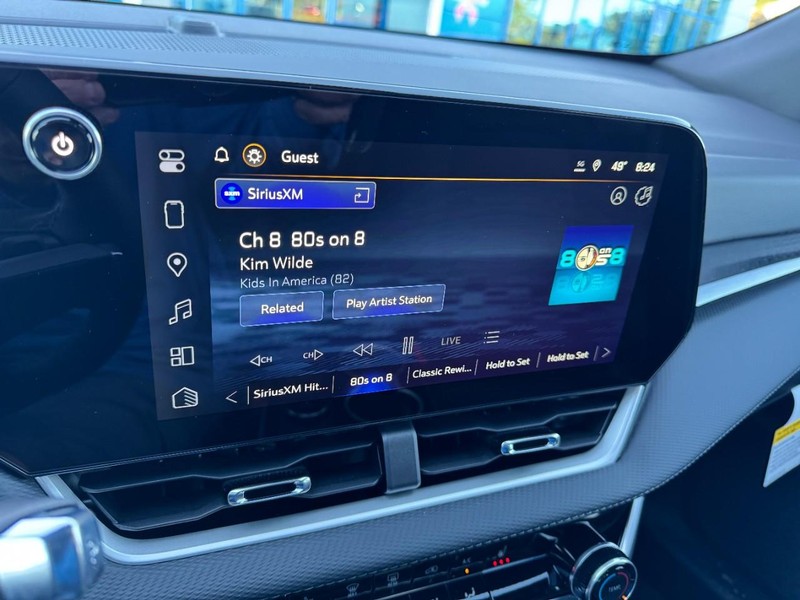 Chevrolet Equinox Vehicle Image 15
