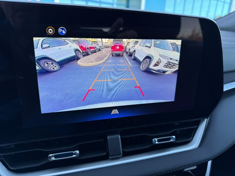 Chevrolet Equinox Vehicle Image 17
