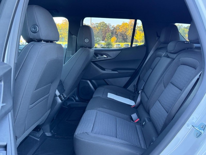 Chevrolet Equinox Vehicle Image 08