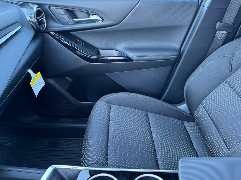 Chevrolet Equinox Vehicle Image 09