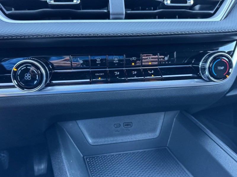 Chevrolet Equinox Vehicle Image 14