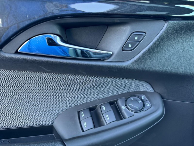 Chevrolet TrailBlazer Vehicle Image 12