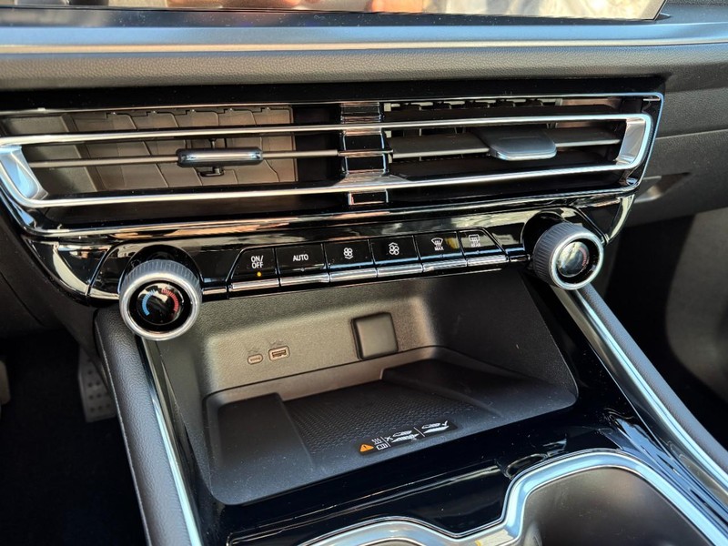 Chevrolet Traverse Vehicle Image 13