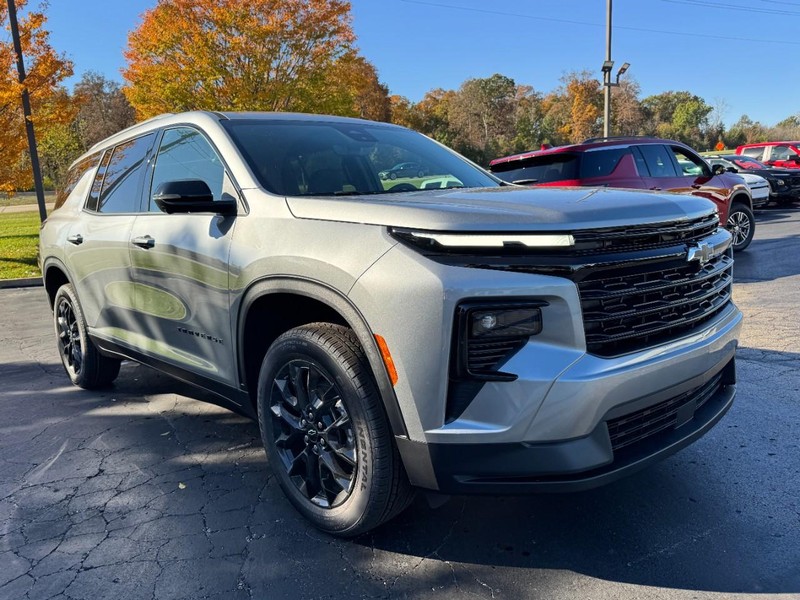 Chevrolet Traverse Vehicle Image 02