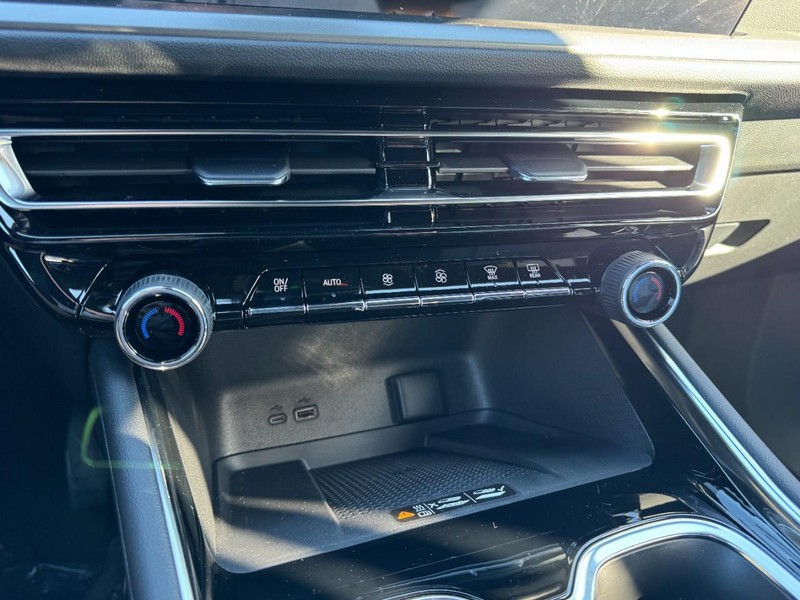 Chevrolet Traverse Vehicle Image 13