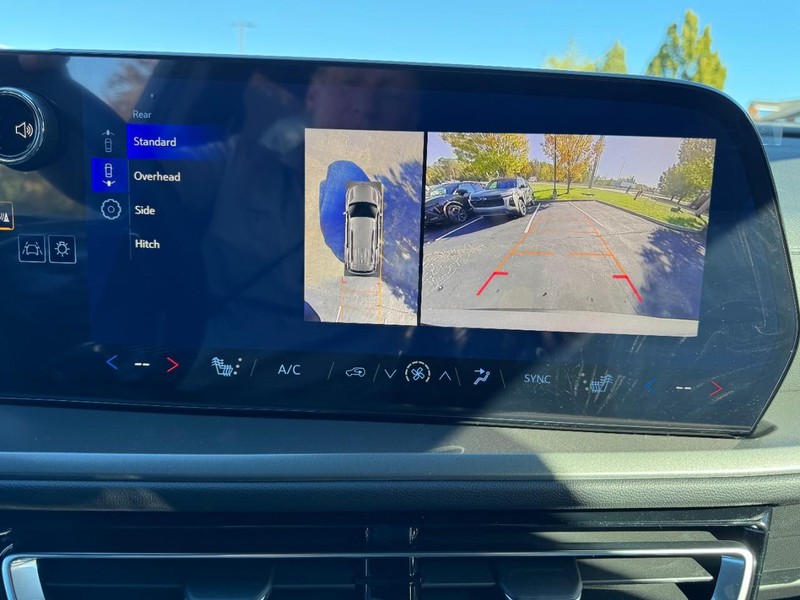 Chevrolet Traverse Vehicle Image 16