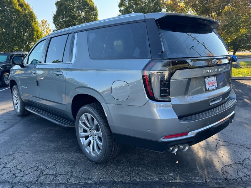 Chevrolet Suburban Vehicle Image 05