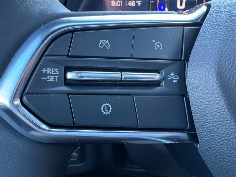 Chevrolet Suburban Vehicle Image 14