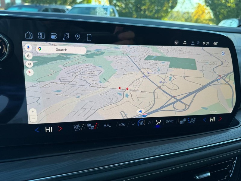 Chevrolet Suburban Vehicle Image 18