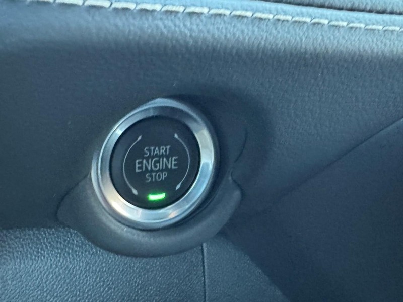 Chevrolet Suburban Vehicle Image 20