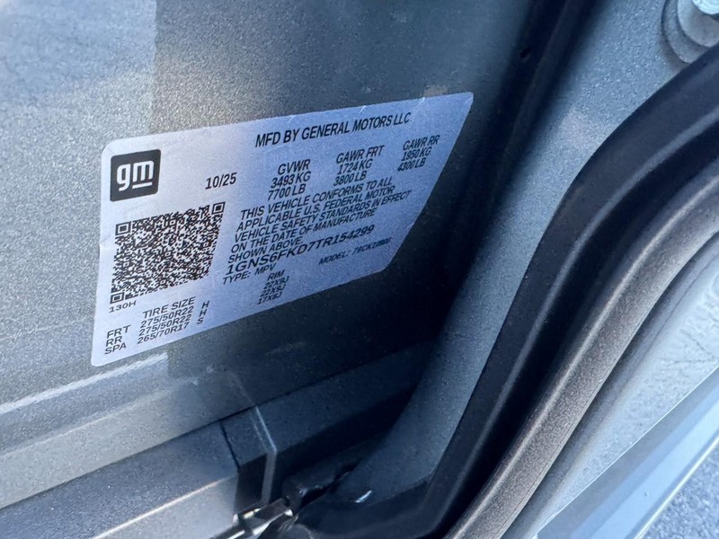 Chevrolet Suburban Vehicle Image 21