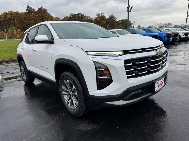 Chevrolet Equinox Vehicle Image 02