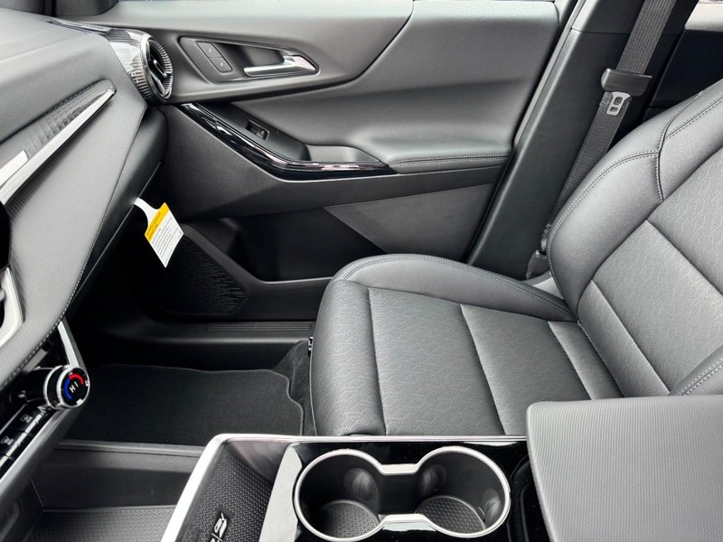 Chevrolet Equinox Vehicle Image 08