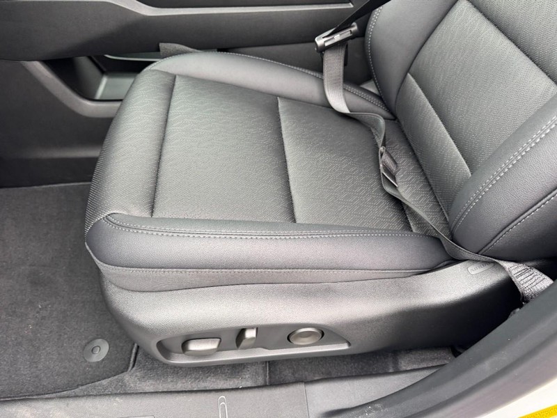 Chevrolet Equinox Vehicle Image 09