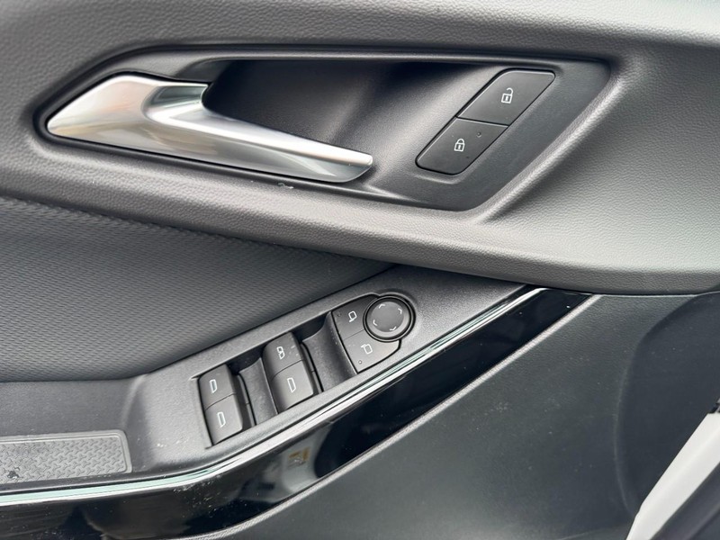 Chevrolet Equinox Vehicle Image 10