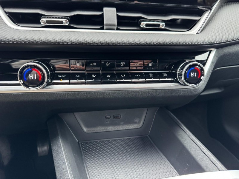 Chevrolet Equinox Vehicle Image 13