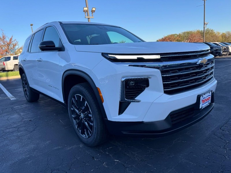 Chevrolet Traverse Vehicle Image 02