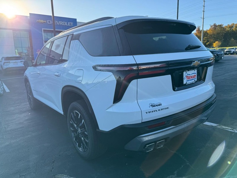Chevrolet Traverse Vehicle Image 05