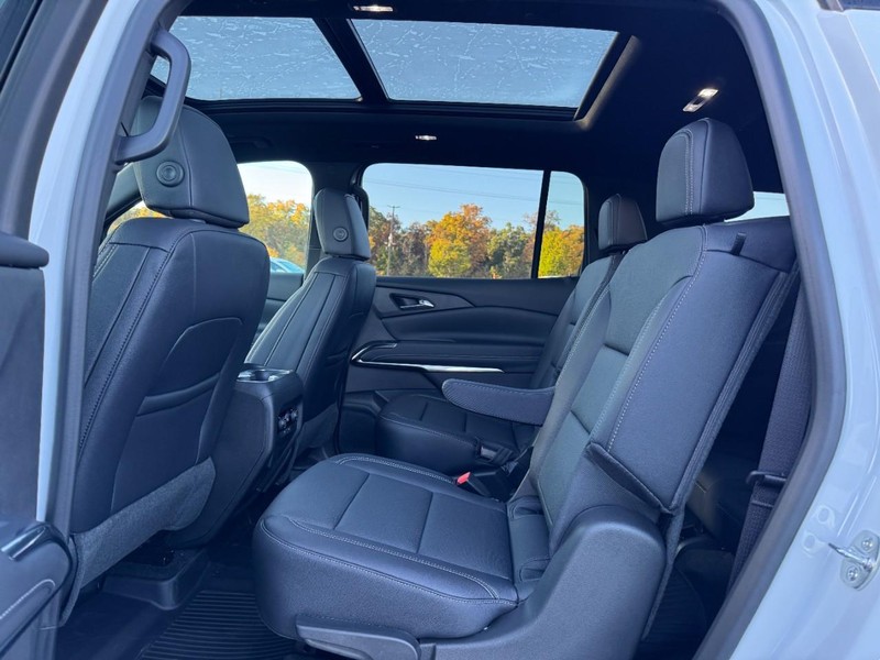 Chevrolet Traverse Vehicle Image 08