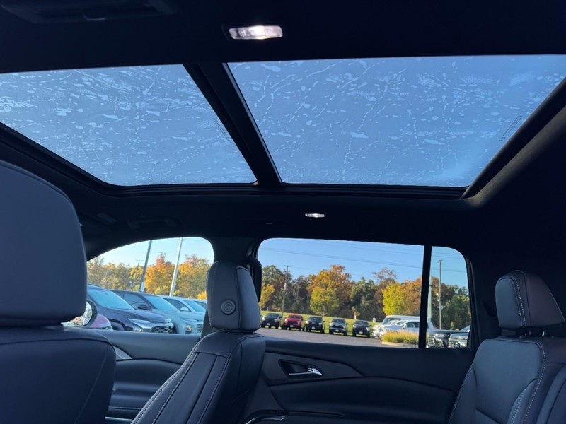 Chevrolet Traverse Vehicle Image 09