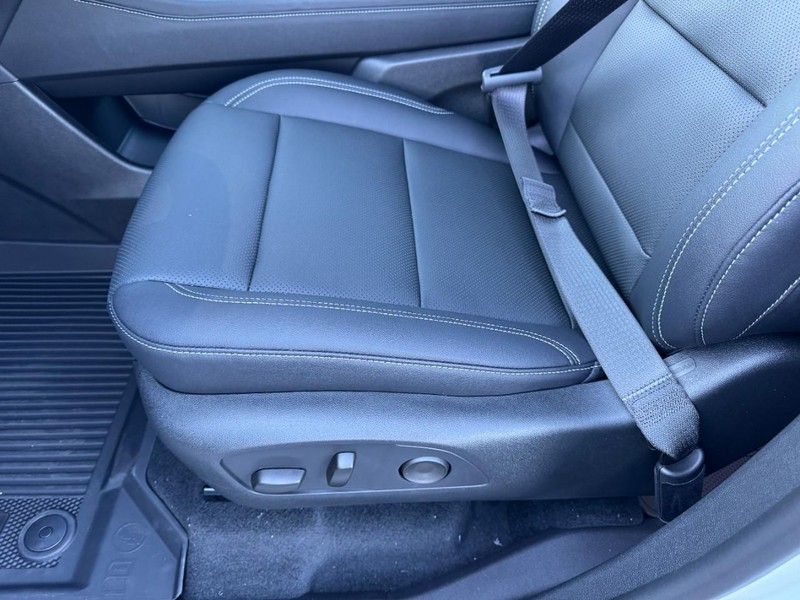 Chevrolet Traverse Vehicle Image 12