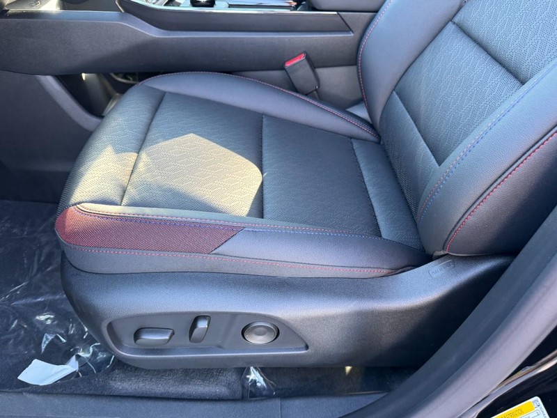 Chevrolet Equinox Vehicle Image 09