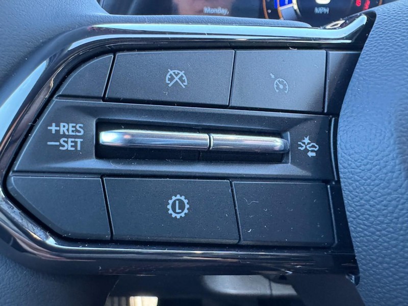 Chevrolet Equinox Vehicle Image 11