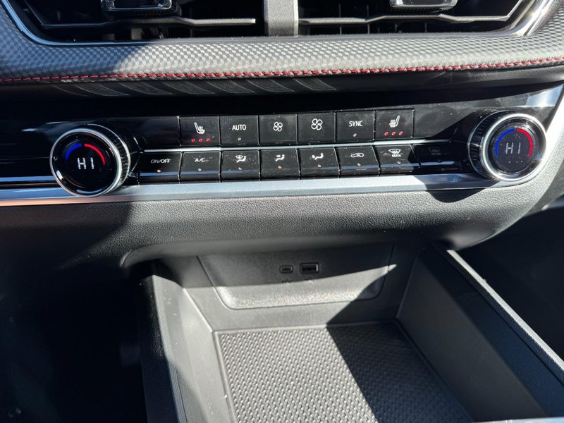 Chevrolet Equinox Vehicle Image 13