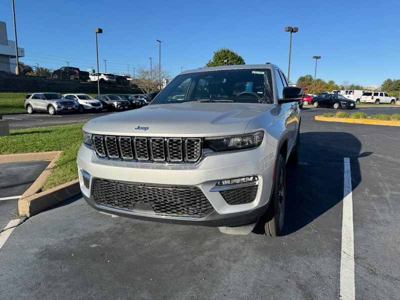 Jeep Grand Cherokee 4xe Vehicle Image 02