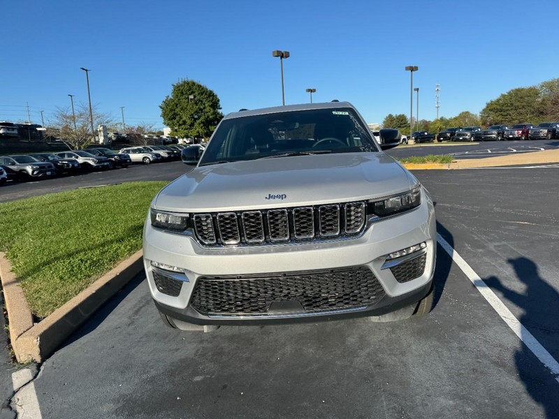 Jeep Grand Cherokee 4xe Vehicle Image 03