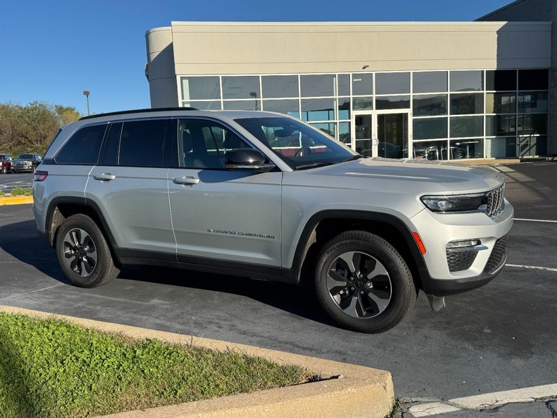 Jeep Grand Cherokee 4xe Vehicle Image 04