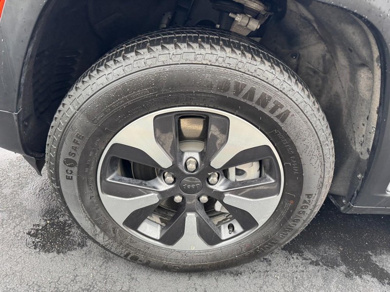 Jeep Grand Cherokee 4xe Vehicle Image 07