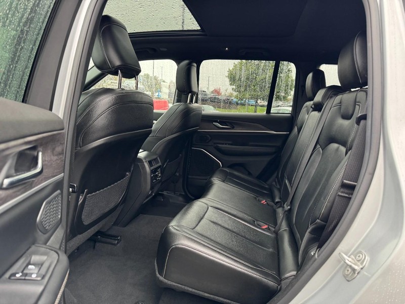 Jeep Grand Cherokee 4xe Vehicle Image 10