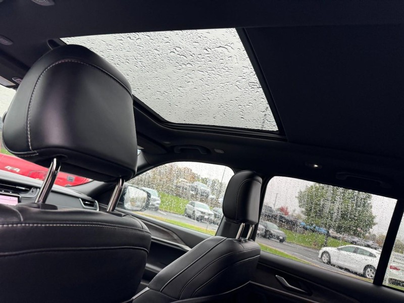 Jeep Grand Cherokee 4xe Vehicle Image 11