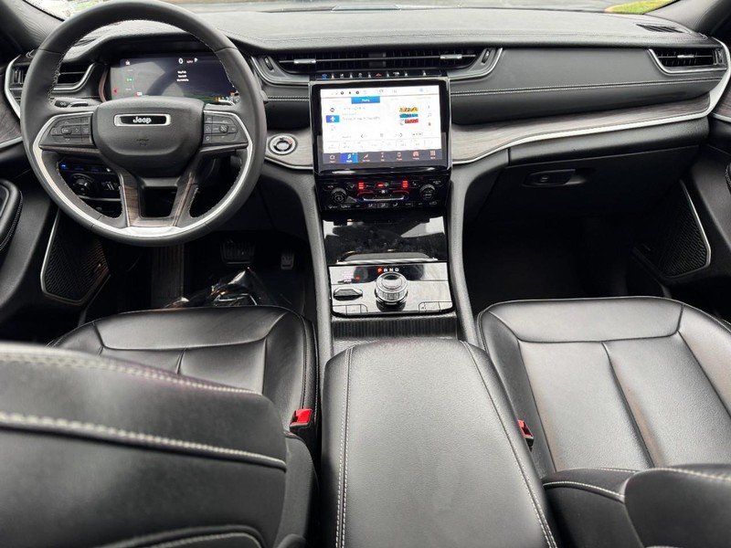 Jeep Grand Cherokee 4xe Vehicle Image 12