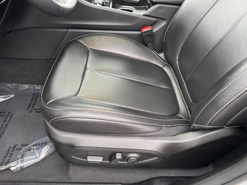 Jeep Grand Cherokee 4xe Vehicle Image 15