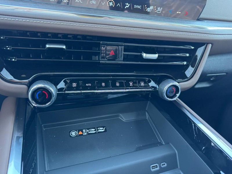 Chevrolet Tahoe Vehicle Image 13