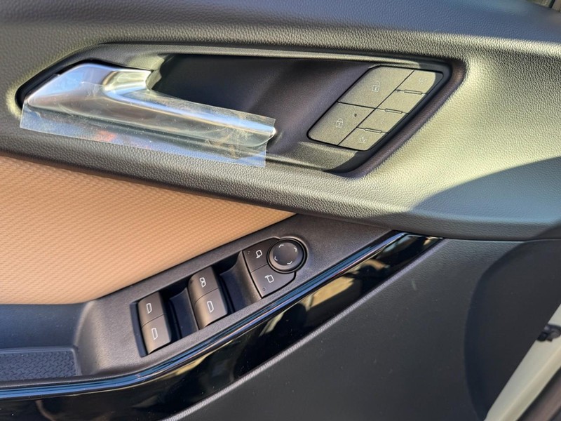 Chevrolet Equinox Vehicle Image 10