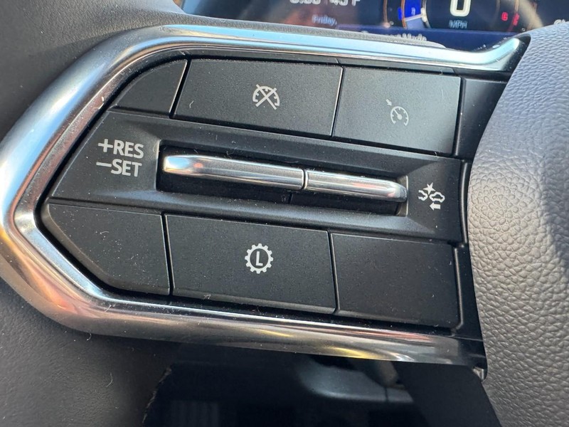 Chevrolet Equinox Vehicle Image 11