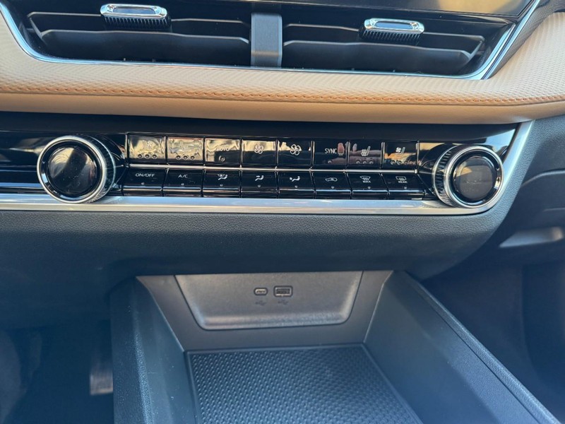 Chevrolet Equinox Vehicle Image 13