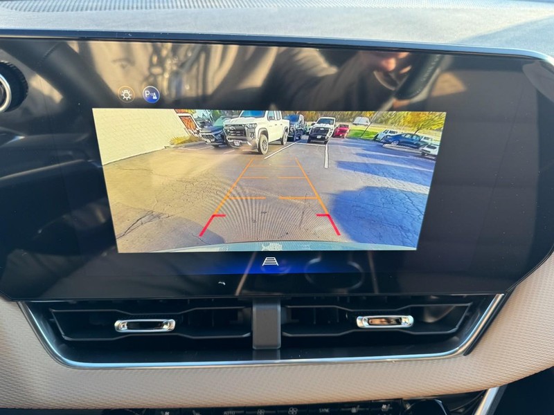 Chevrolet Equinox Vehicle Image 15