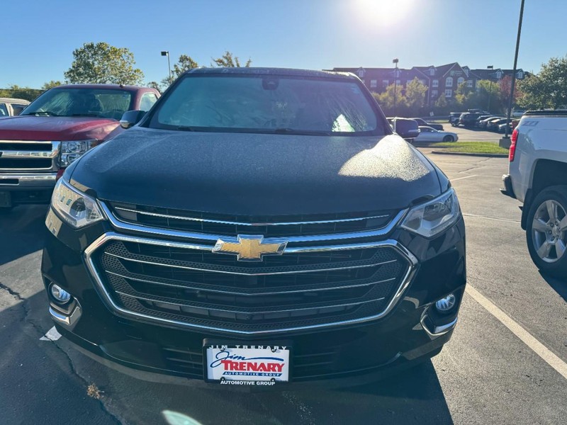 Chevrolet Traverse Vehicle Image 02