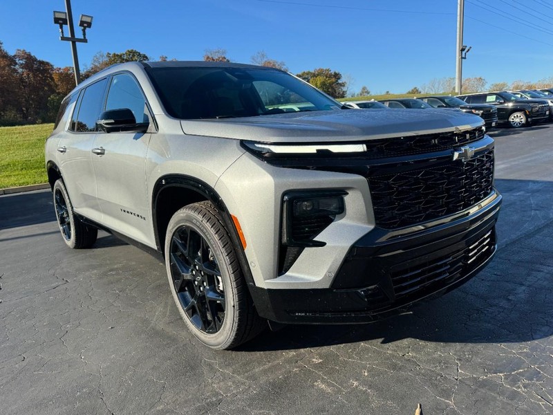 Chevrolet Traverse Vehicle Image 02